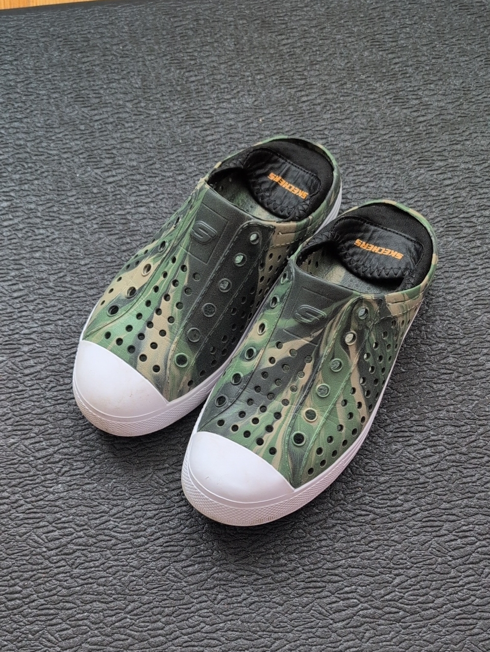 Skechers Foamies Boys Guzman Steps Solar Surge Camo Slip On Water Shoes Sz 4 